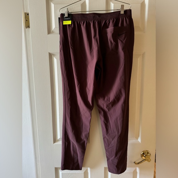 Nike Women’s Woven Pant - Picture 4 of 4